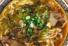 酸菜牛肉面爆料视频,揭秘网红美食背后的制作秘籍