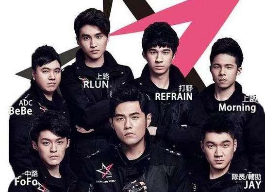 娱乐吃瓜君王源片场打球,篮球场上尽显运动风采